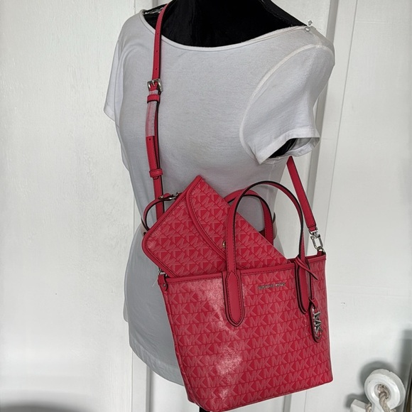 Michael Kors Bag Eliza XS East-West Tote & Wallet Set - Picture 9 of 17